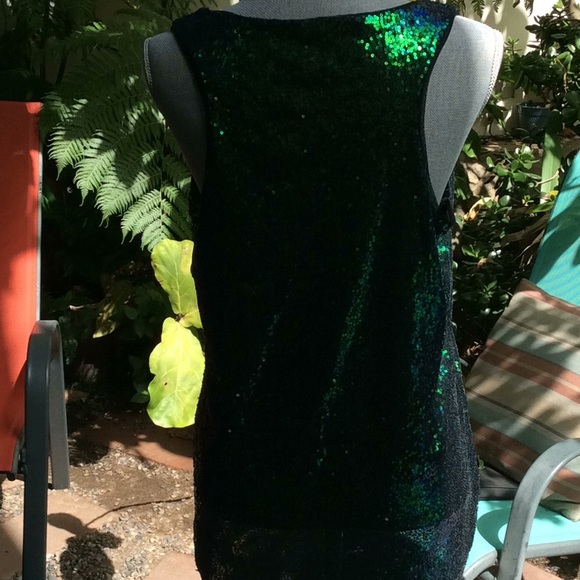 Green iridescent shell top. - Picture 4 of 4